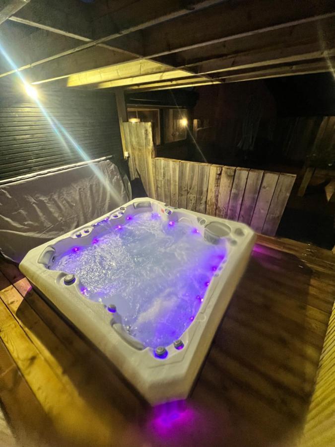 Maison Avec Spa Cote De Granit Rose Трегастель Экстерьер фото